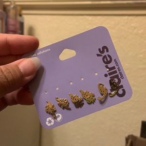 Selling earrings
